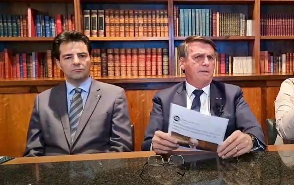 Bolsonaro desafia Rede Globo a debater segurança das urnas ao vivo