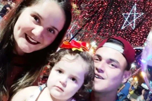 Imagem colorida, Pai, mãe e filha morrem em acidente após jantar de Dia dos Namorados - Metrópoles