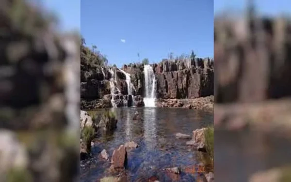 imagem colorida cachoeira da muralha chapada dos veadeiros - Metrópoles