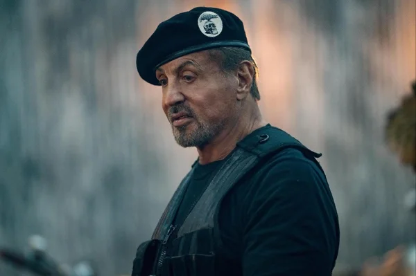 Foto colorida de Sylvester Stallone, em Os Mercenários 4 - Metrópoles