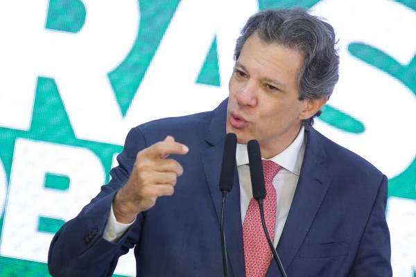 O ministro da Fazenda Fernando Haddad discursa durante evento de assinatura do Plano Brasil Soberano Metropoles