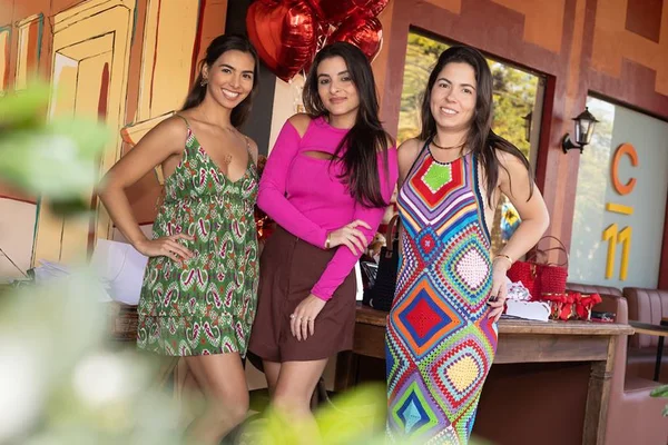 Taci Favato, Tici Venâncio e Bella Lim promovem tarde de compras