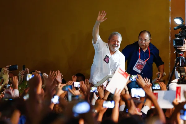 Lula transforma evento sobre educação em palanque eleitoral
