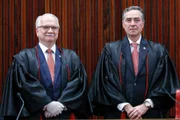 Edson Fachin substituiu o ministro Luís Roberto Barroso, que encerrou seu mandato no TSE. Ambos são fortes críticos da rede social
