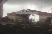 Vendaval destrói telhado dos bombeiros e tendas de feirão no interior de SP Vendaval destrói telhado dos bombeiros e tendas de feirão no interior de SP