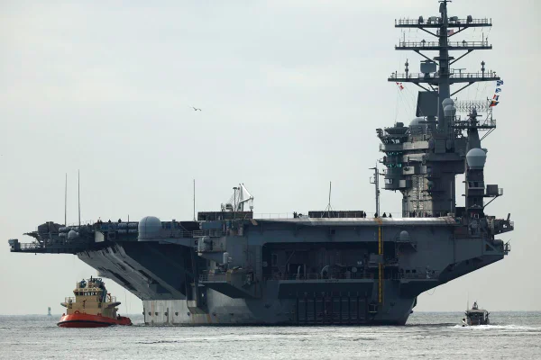 Imagem colorida do porta-aviões USS Nimitz, dos Estados Unidos - Metrópoles