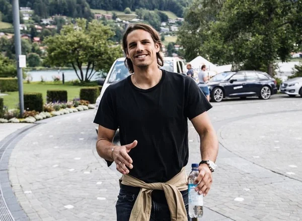 Goleiro bonitão da Suíça é cozinheiro amador e teve blog de receitas