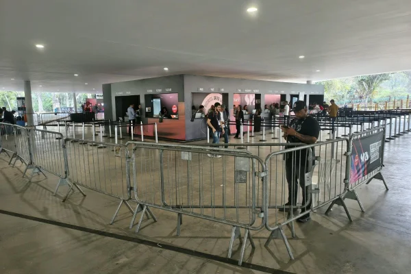 Imagem mostra evento em marquise do Parque Ibirapuera - Metrópoles