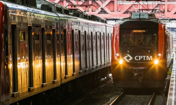 foto colorida de trem do Expresso Aeroporto da CPTM, que conecta a capital a Guarulhos - Metrópoles