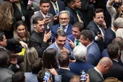 Base bolsonarista teme ficar em sinuca de bico entre Flávio e STF - imagem 3 Base bolsonarista teme ficar em sinuca de bico entre Flávio e STF - imagem 3