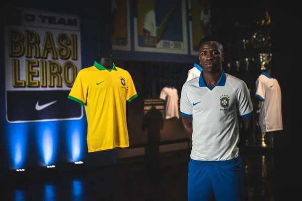 Copa América: seleção faz homenagem a 1919 e vai jogar de branco
