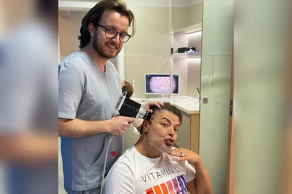 David Brazil viaja pro Mato Grosso do Sul onde fará cirurgia capilar