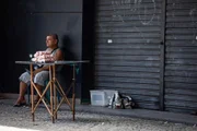 Comércio fechado e ruas desertas pelo centro do Rio Comércio fechado e ruas desertas pelo centro do Rio