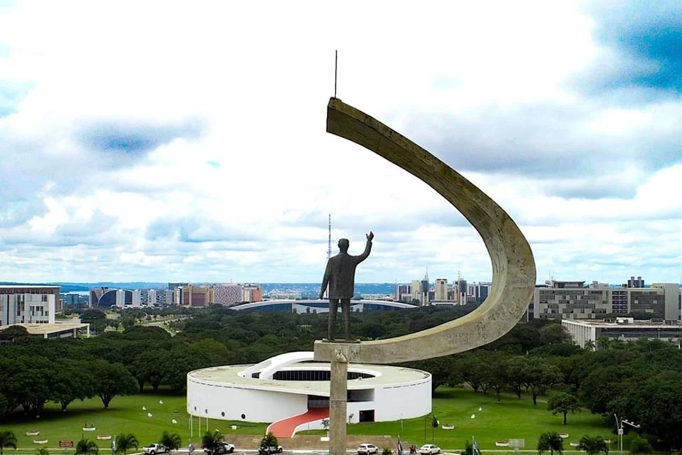 Fotos: os parabéns pelos 60 anos de Brasília também vêm do céu - imagem 16 Fotos: os parabéns pelos 60 anos de Brasília também vêm do céu - imagem 16