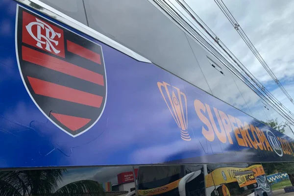 Ônibus do Flamengo pronto para a Supercopa do Brasil