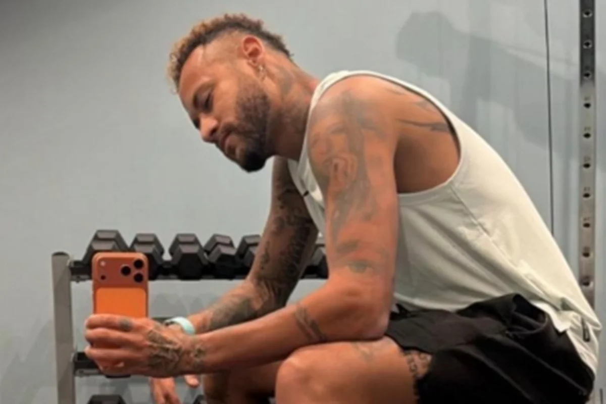 Vídeo de Neymar treinando em academia viraliza Vídeo de Neymar treinando em academia viraliza