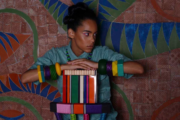 Sustentabilidade e anos 1970 inspiram coleção da Atelier Chilaze