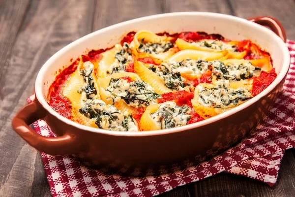 Dia da Massa: aprenda a fazer conchiglione com espinafre e queijo