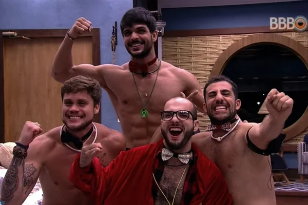 Ex-BBB choca ao aparecer completamente nu com homens na cama