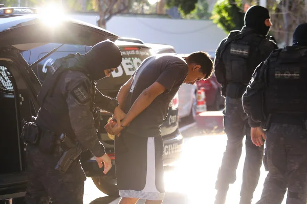 Polícia faz megaoperação para brecar avanço do PCC em Brasília