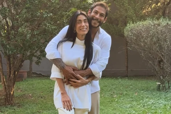Michelle Barros e Shia são detonados após marketing com gravidez