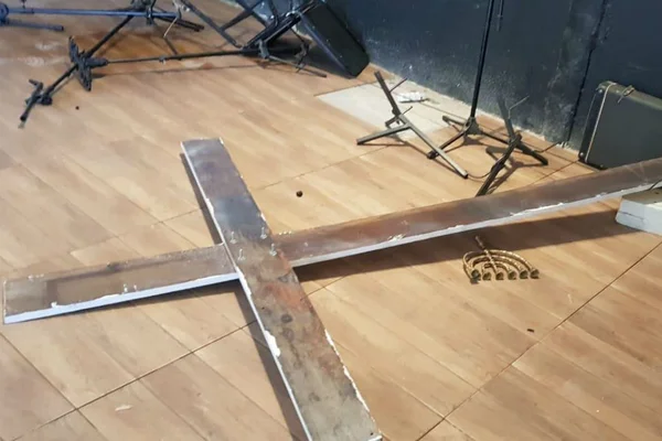 Vândalos depredam igreja no DF, rasgam bíblias e urinam no altar