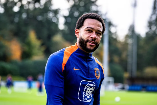 Foto colorida de Memphis Depay, da Holanda - Metrópoles