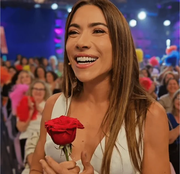 Mulher pede que Justiça vá atrás de Patrícia Abravanel na sede do SBT - destaque galeria