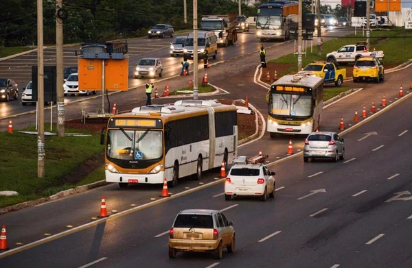 EPTG: motoristas de carro de passeio preferem não usar faixa exclusiva