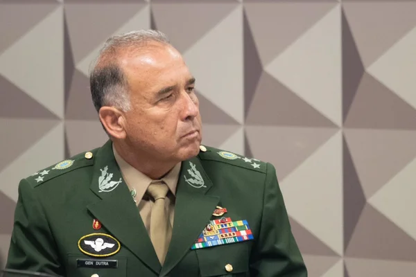 Imagem colorida do general Gustavo Henrique Dutra de Menezes em CMPI do 8/1 - Metrópoles