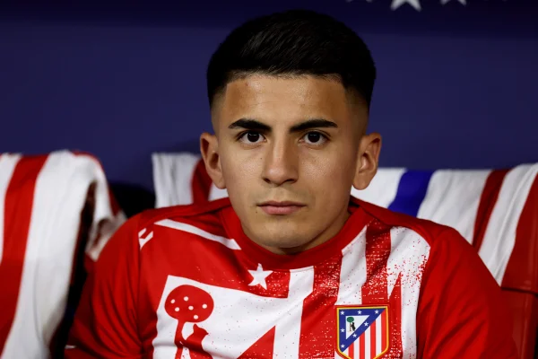 Foto colorida de Thiago Almada, do Atlético de Madrid - Metrópoles