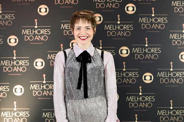 Letícia Colin sobre viver médica dependente química: “Trabalho duro”