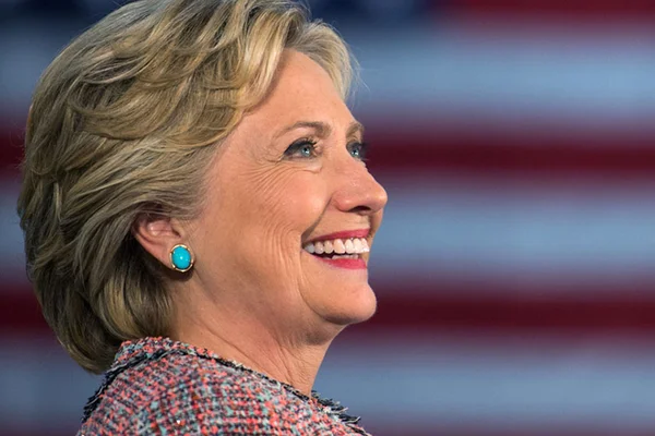 Leve vantagem de Hillary sobre Trump faz mercado reagir com euforia