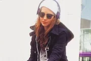 Daveigh Chase posa para as redes sociais Daveigh Chase posa para as redes sociais