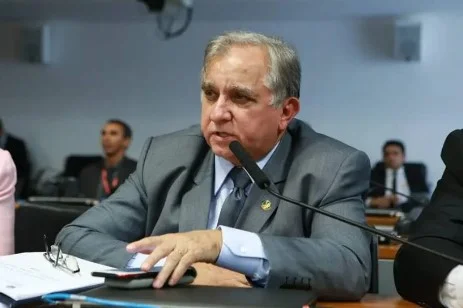 STJ derruba liminar e Izalci Lucas se torna inelegível