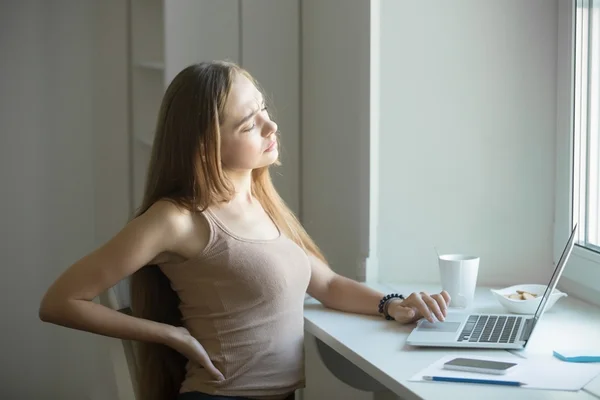 Saiba como tratar e prevenir dor na coluna lombar