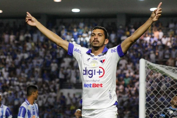 Fortaleza supera CSA e volta a vencer após três rodadas