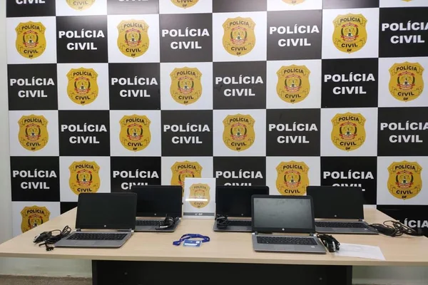 Computadores em mesa da PCDF