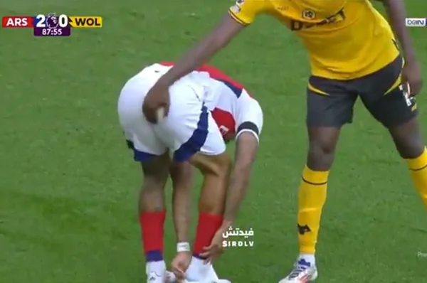 Gabriel Jesus, atacante do Arsenal, e Mosquera - Metrópoles