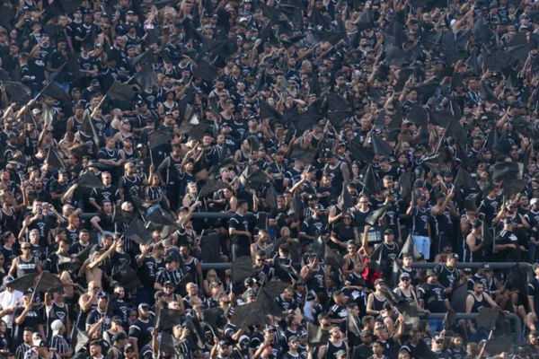 FPF atendeu ofício do MPSP e proibiu a entrada de roupas e objetos que identifiquem associados das torcidas organizadas do Corinthians - Metrópoles