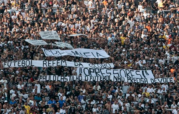 Nas redes sociais, Corinthians pede explicação para a PM