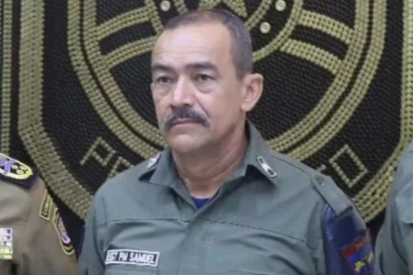 Sargento da PM de bigode