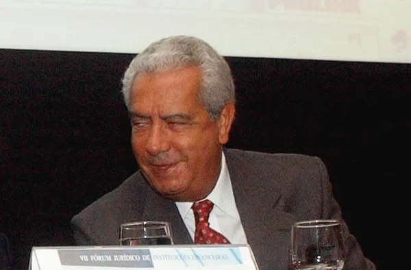 Ex-presidente do BRB terá de pagar ao GDF R$ 4,8 mi por improbidade