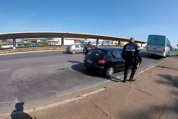 PMDF prende motorista bêbado que fazia transporte pirata no DF
