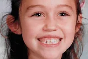 Destiny Hope Cyrus, a Miley Cyrus, nasceu em 23 de novembro, em Tennessee, nos Estados Unidos. Ela é filha do cantor Billy Ray Cyrus Destiny Hope Cyrus, a Miley Cyrus, nasceu em 23 de novembro, em Tennessee, nos Estados Unidos. Ela é filha do cantor Billy Ray Cyrus