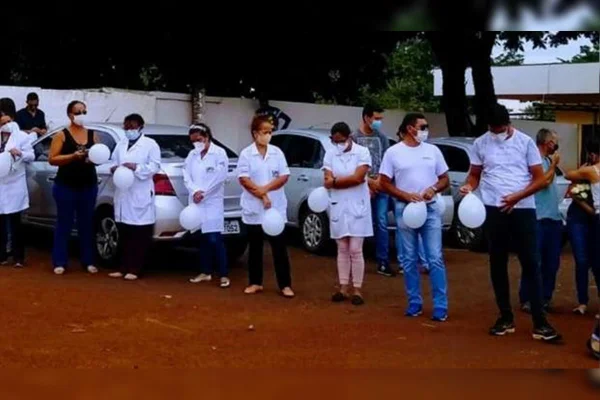 Covid: amigos prestam homenagem para técnica de enfermagem morta em MS