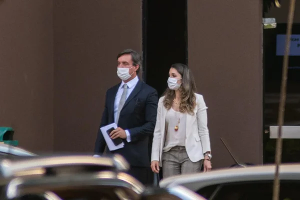 Ex-estagiária de Lewandowski, Tatiana Garcia Bressan em frente a Policia Federal. Ela é apontada como informante de blogueiro bolsonarista e foi alvo de operação da PF