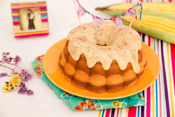 No clima junino: receita de bolo de milho com brigadeiro de canela