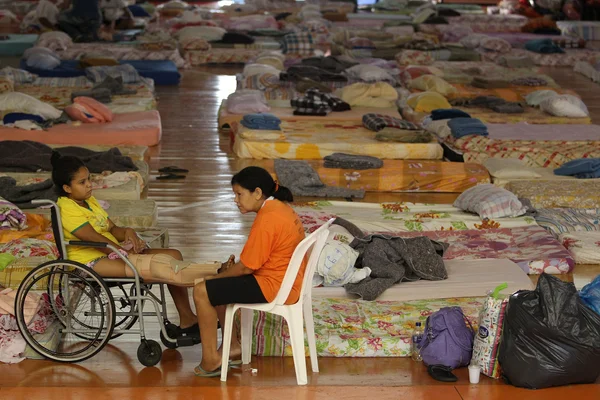 Em Mariana, 270 desabrigados passam a noite em ginásio e igreja
