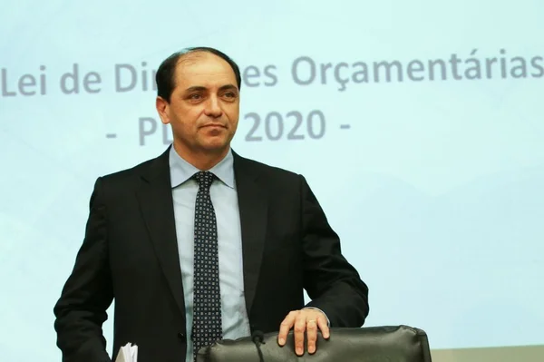 Sem detalhar, governo anuncia novo bloqueio de R$ 1,4 bi no Orçamento